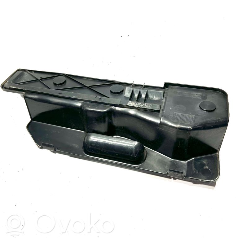 Cita veida dzinēja nodalījuma detaļa