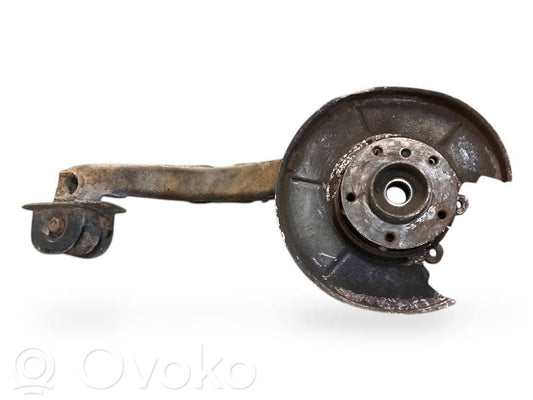 Aizmugurē riteņa rumbas vārpstas šarnīrs (stupica, capfa)