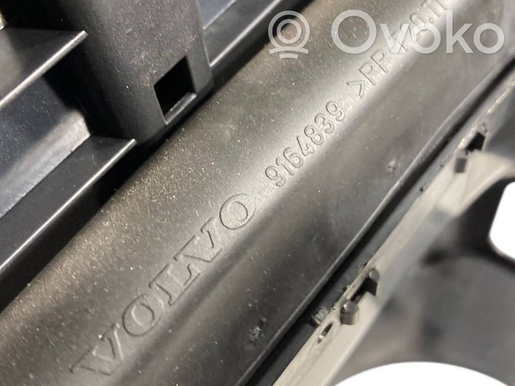 Instrumentu paneļa dekoratīvā apdare