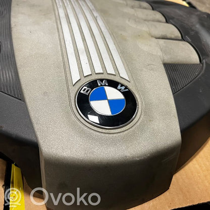 Dzinēja pārsegs (dekoratīva apdare)