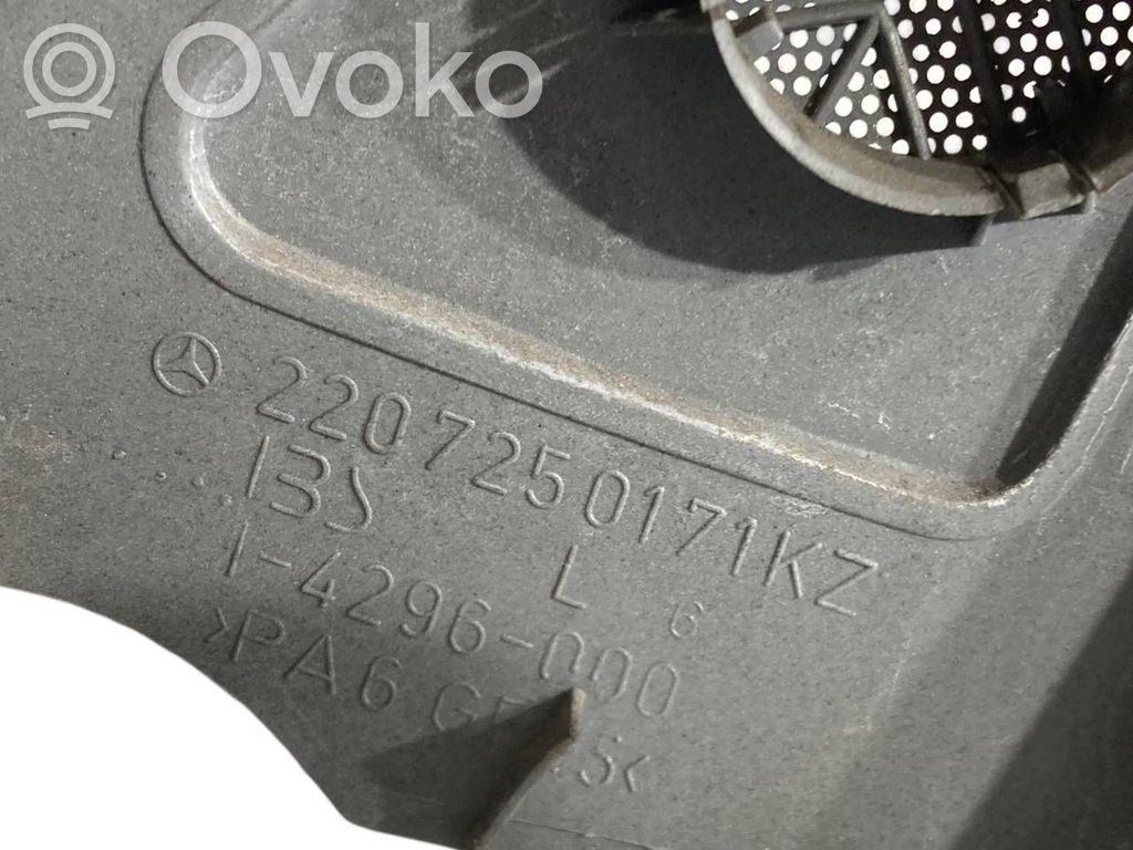 Priekšpusē durvju stikla rāmis