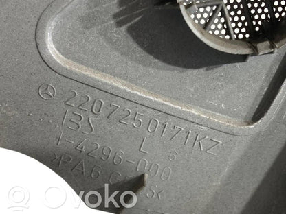 Priekšpusē durvju stikla rāmis
