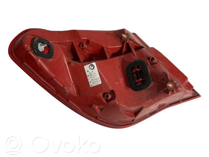 Задний фонарь в кузове