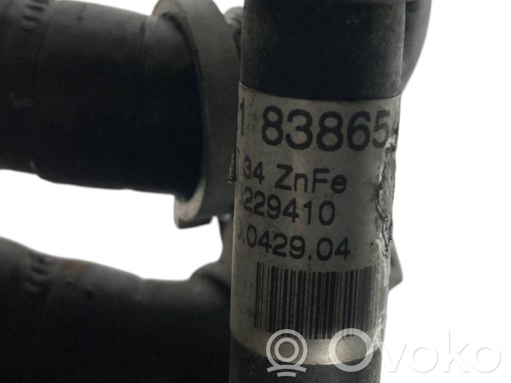 Caurulīte (-es) / šļūtene (-es)