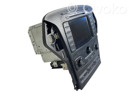 Radio / CD/DVD atskaņotājs / navigācija