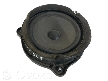 Speaker(s) in front door