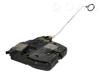 Aizmugurējā pārsega slēdzene