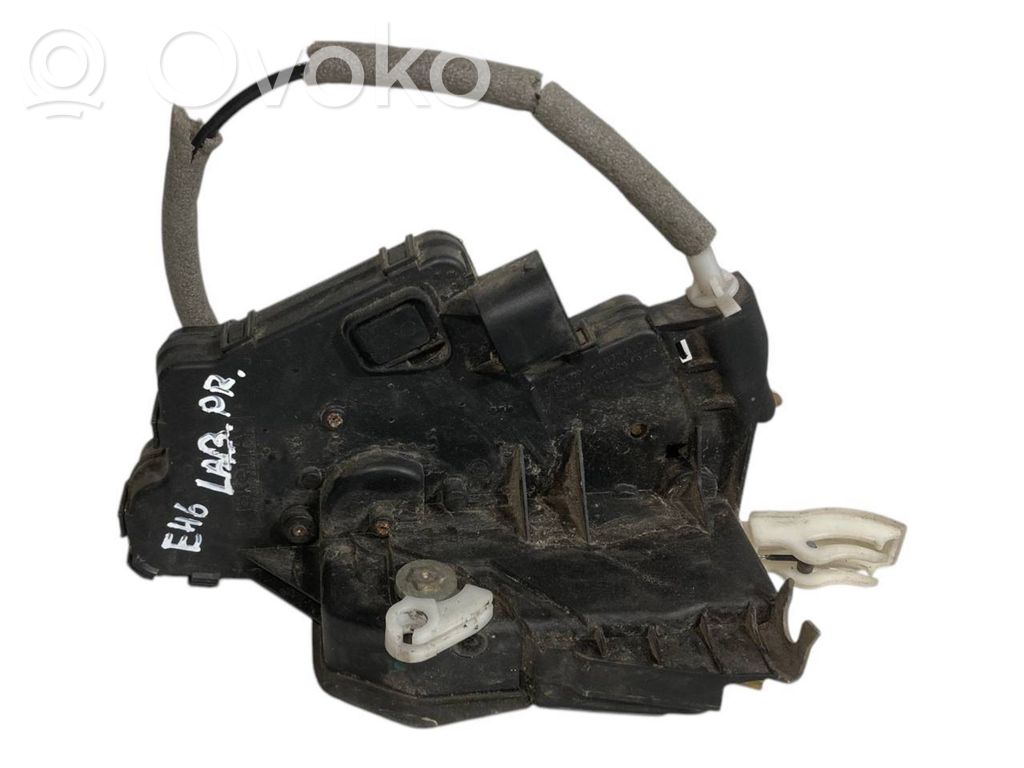 Priekšpusē slēdzene