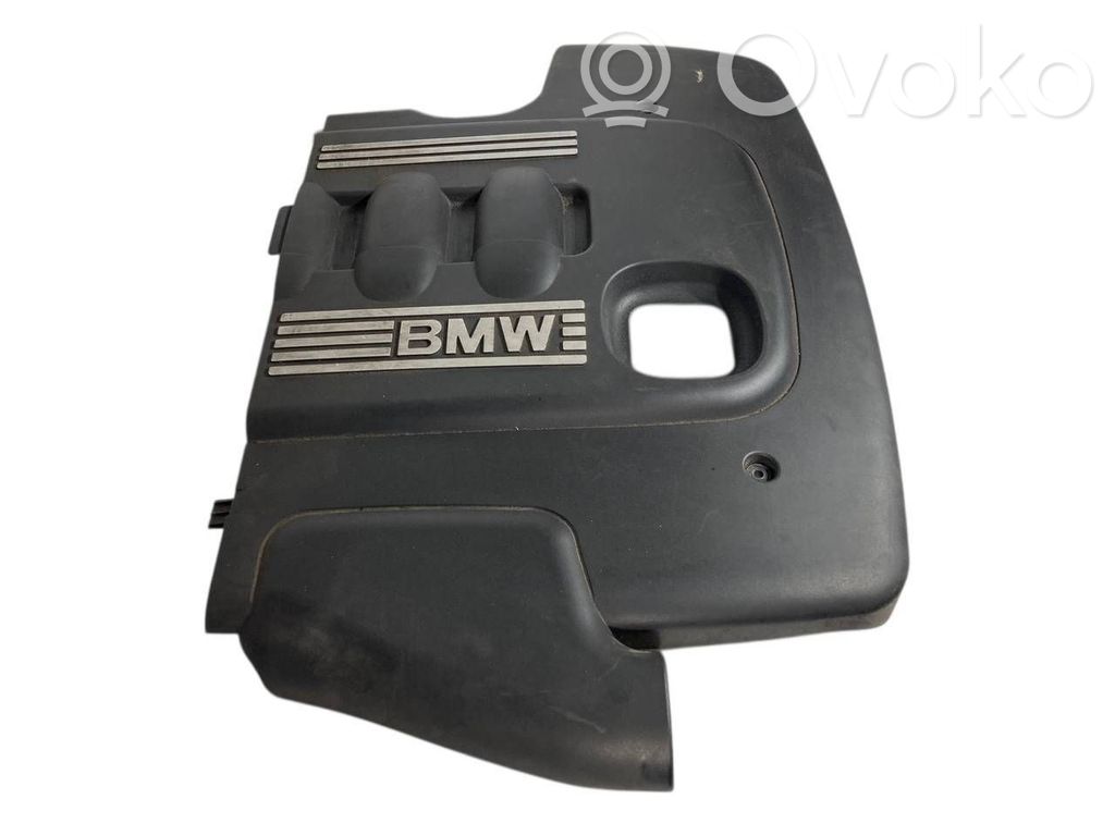 Dzinēja pārsegs (dekoratīva apdare)