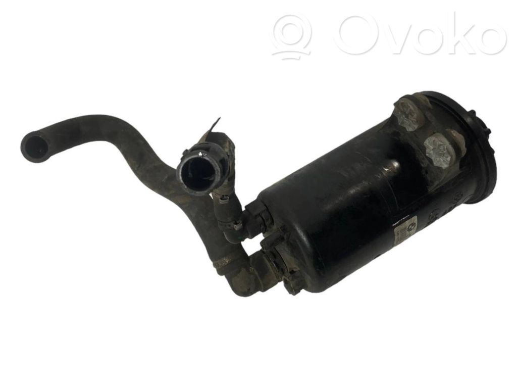 Stūres pastiprinātāja šķidruma tvertne