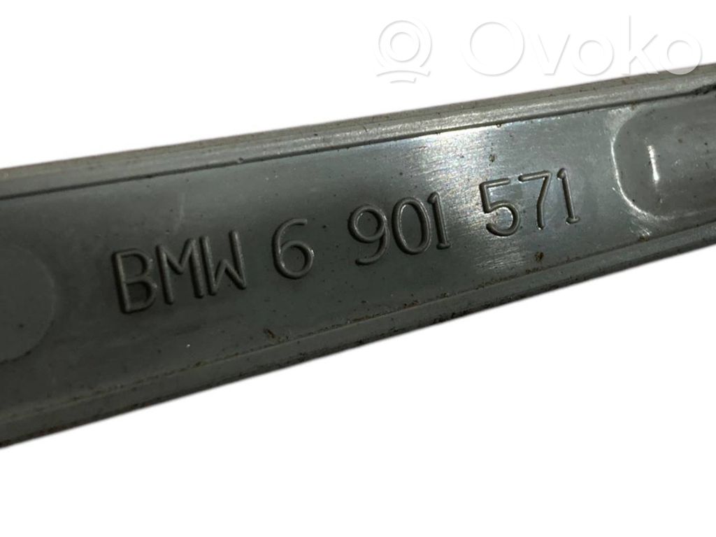 Aizmugurē atstarotājs