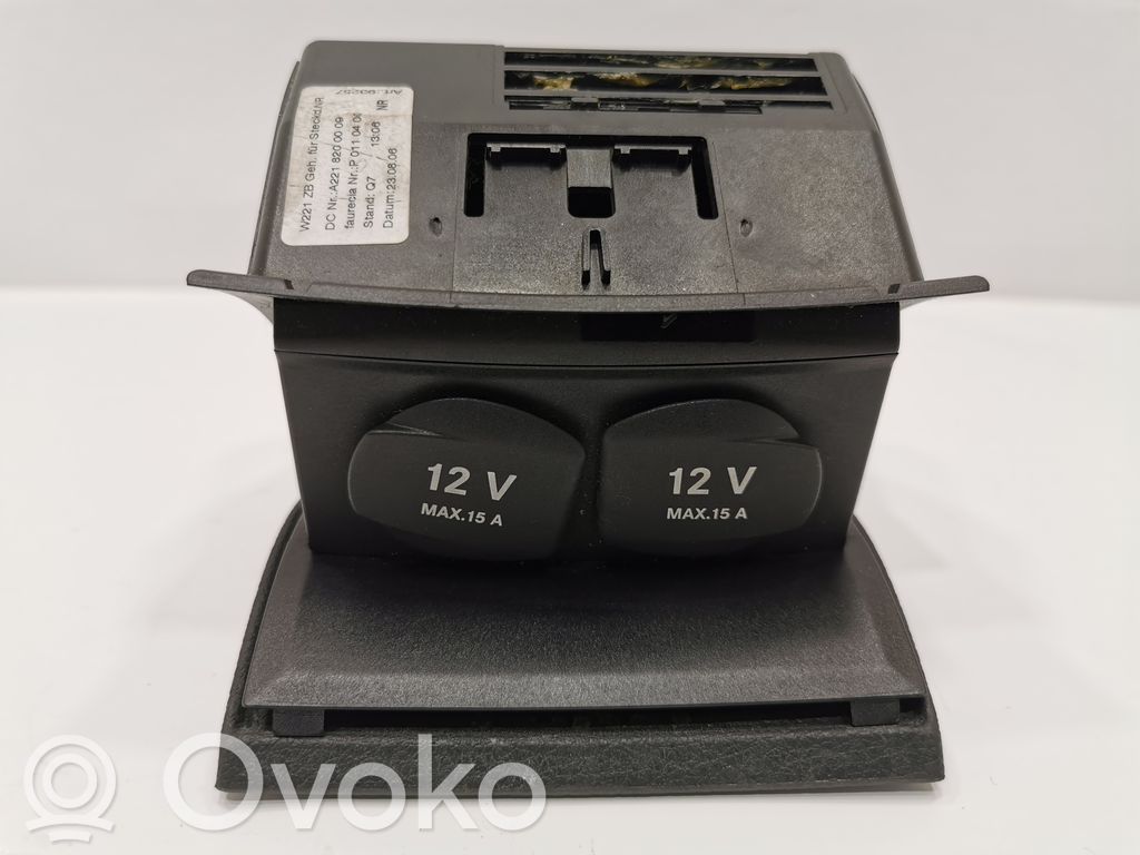 Розетка 12 В (сзади)