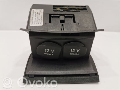 Розетка 12 В (сзади)