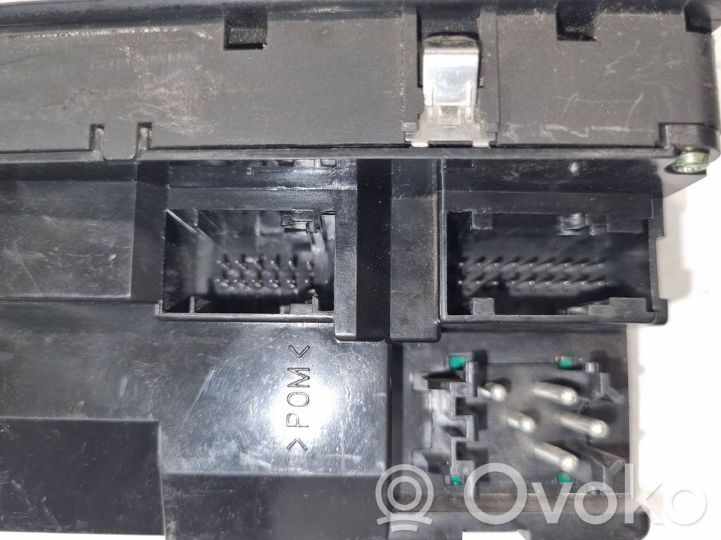 Window lift control switch(es)