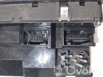 Window lift control switch(es)