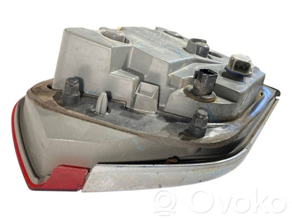 Aizmugurējais lukturis pārsegā