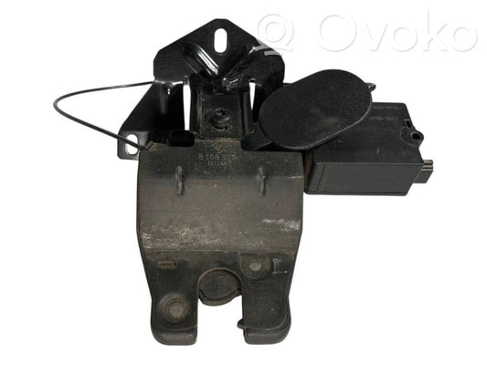 Aizmugurējā pārsega slēdzene