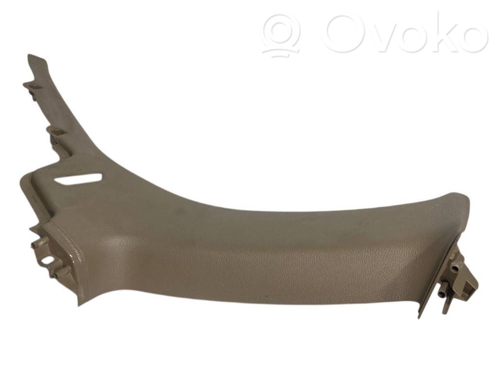 (D) statņa dekoratīvā apdare (augšdaļa)