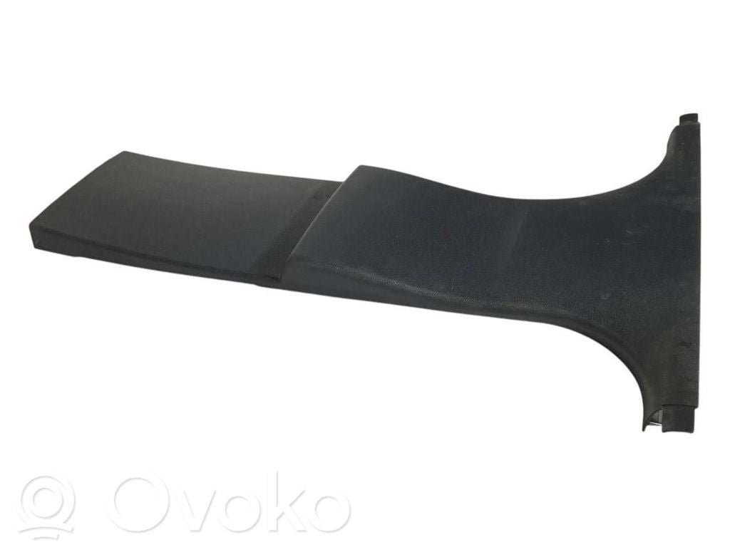 (B) statņa dekoratīvā apdare (apakšdaļa)
