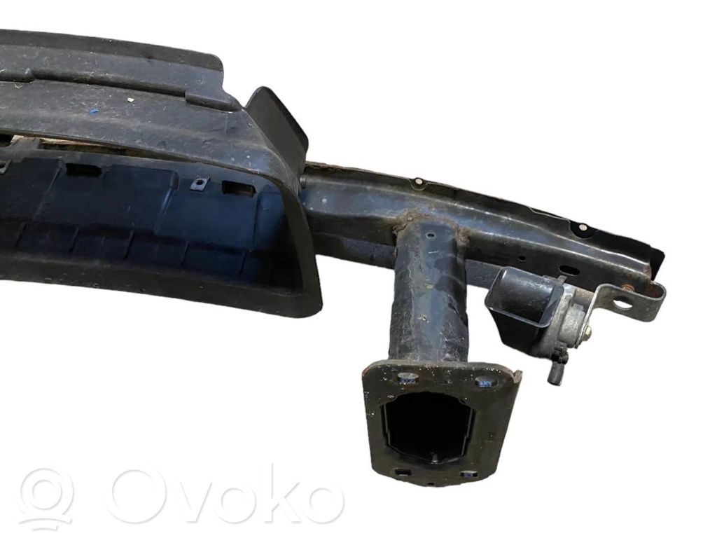 Priekšpusē bampera sija / balka