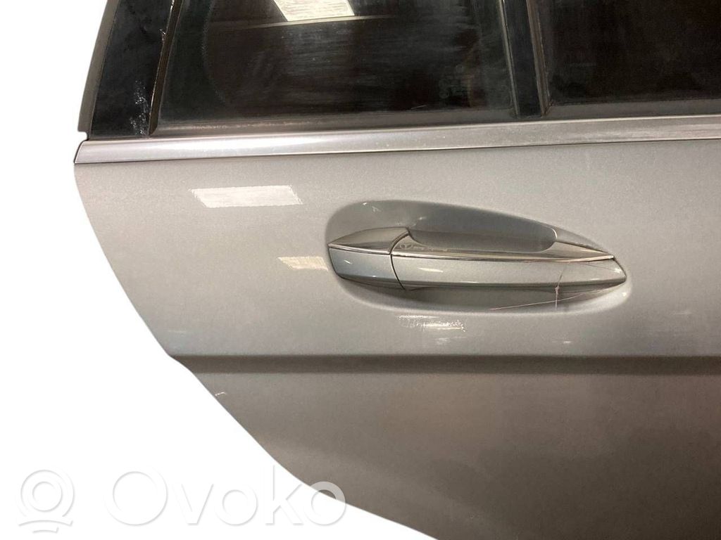 Задняя дверь