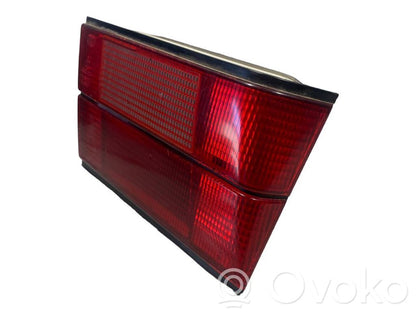 Aizmugurējais lukturis pārsegā