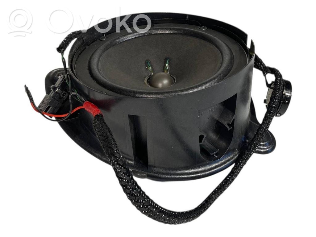 Speaker(s) in front door