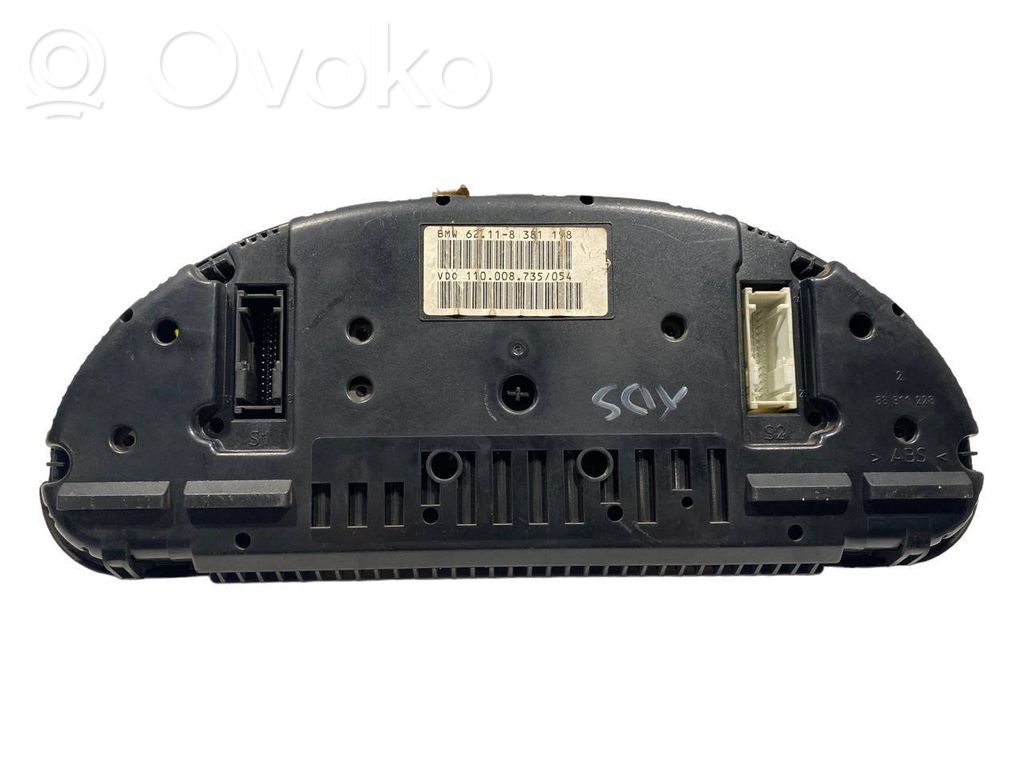 Speedometer (in the instrument panel)