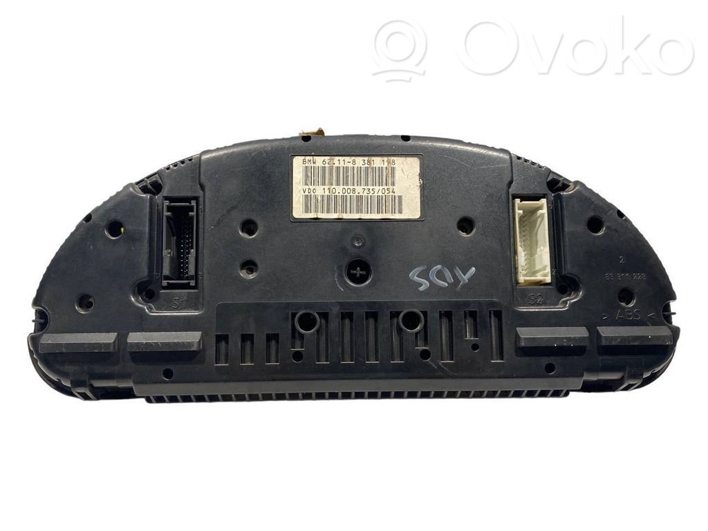 Speedometer (in the instrument panel)