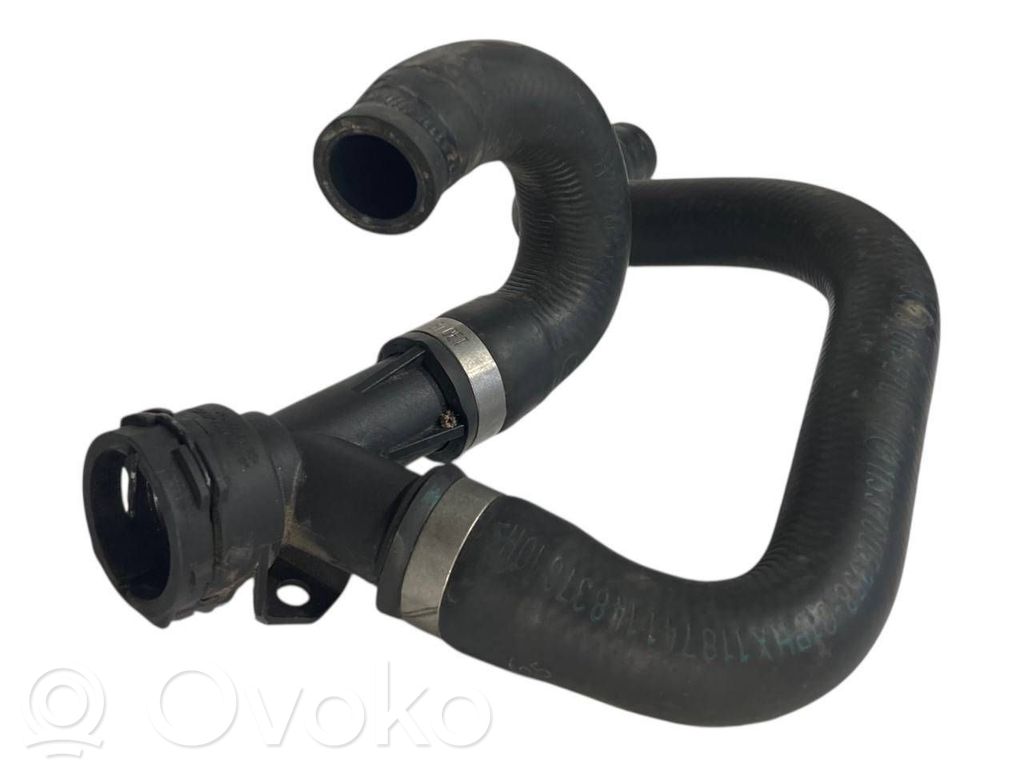 Caurulīte (-es) / šļūtene (-es)