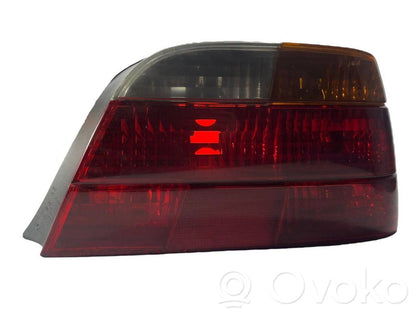 Aizmugurējais lukturis virsbūvē