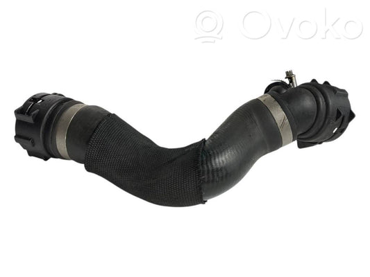 Caurulīte (-es) / šļūtene (-es)