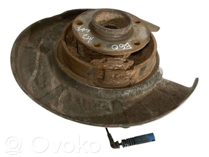 Aizmugurē riteņa rumbas vārpstas šarnīrs (stupica, capfa)