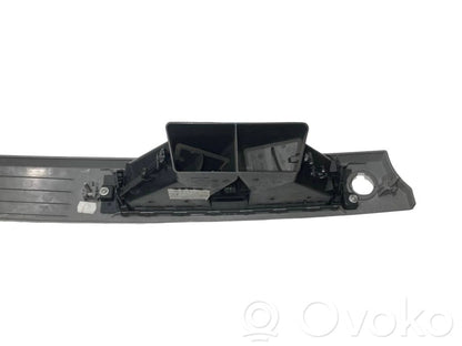 Декоративный щиток панели (центральный)