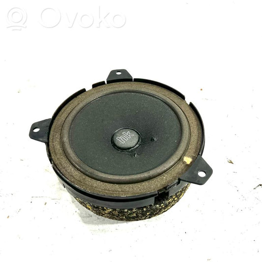 Speaker(s) in front door