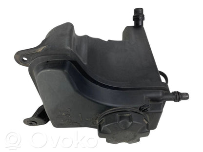 Расширительный бачок охлаждающей жидкости