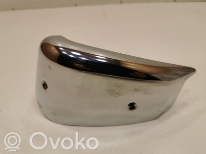 Cita veida aizmugurē durvju dekoratīvās apdares detaļas