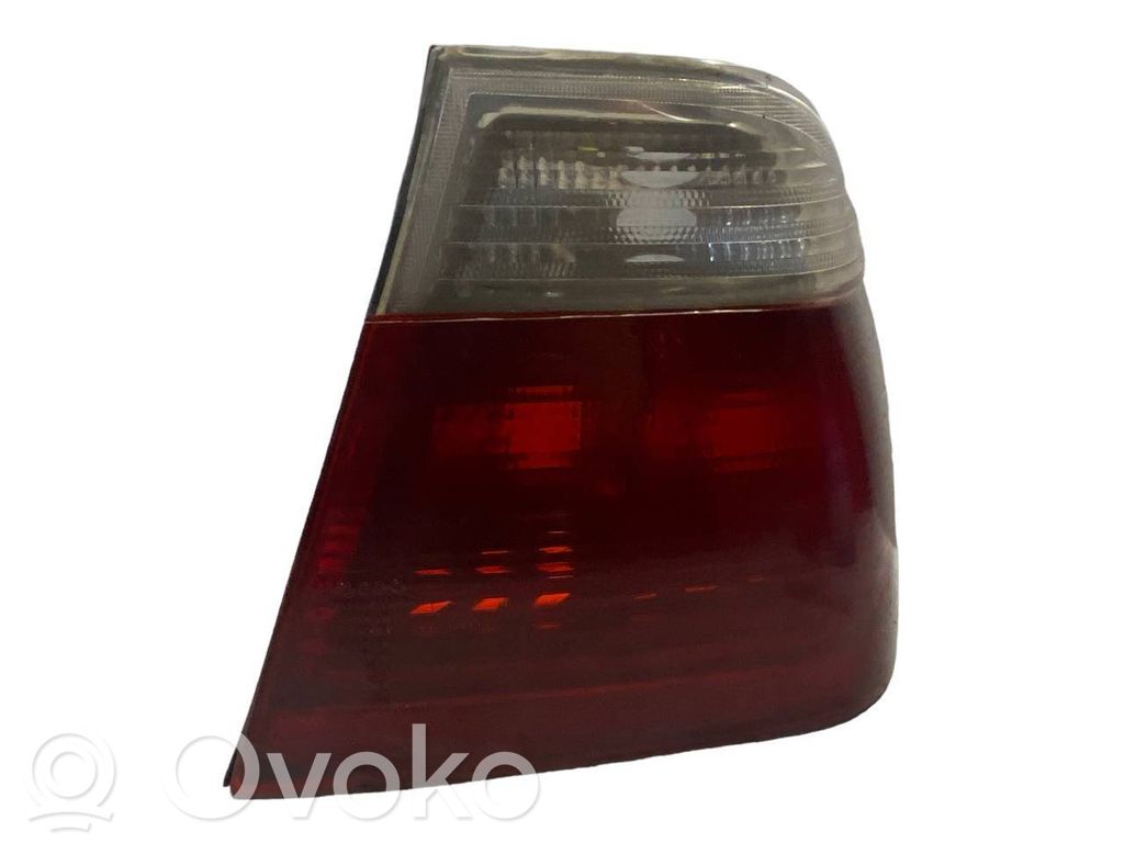 Aizmugurējais lukturis virsbūvē