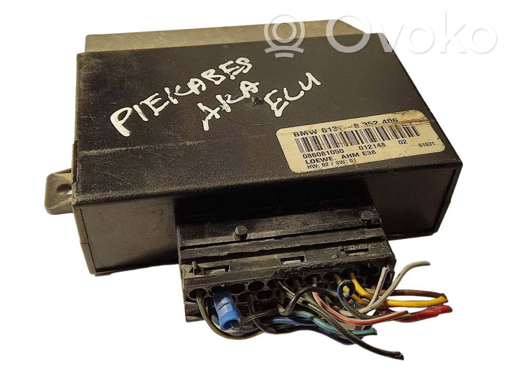 Piekabes āķa vadības bloks