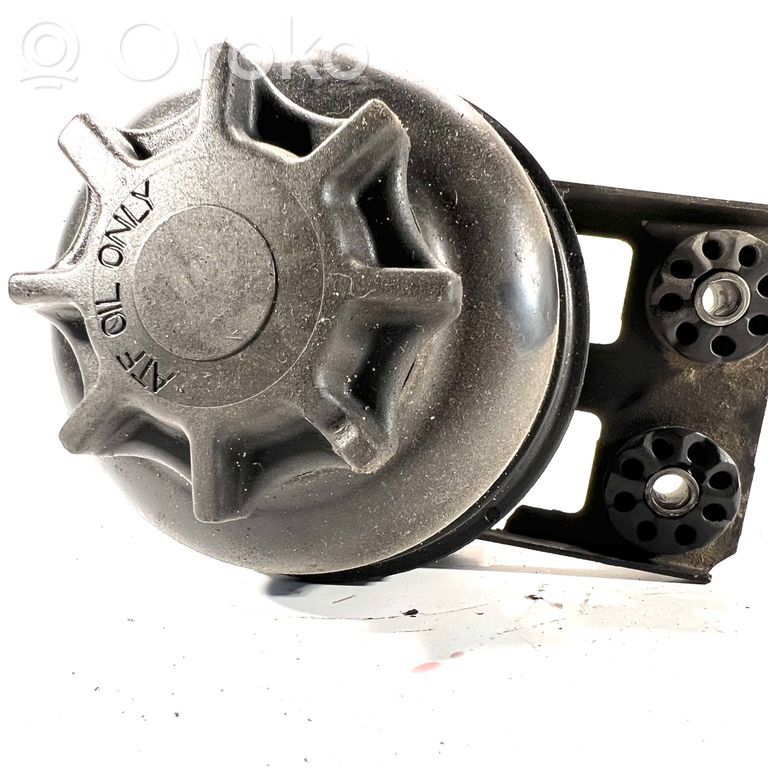 Stūres pastiprinātāja šķidruma tvertne