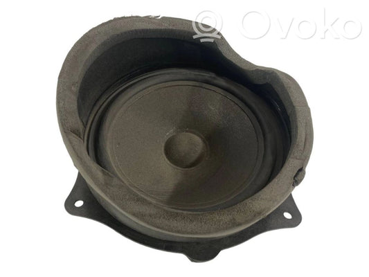 Speaker(s) in front door