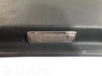 Apšuvums aizmugurējām durvīm