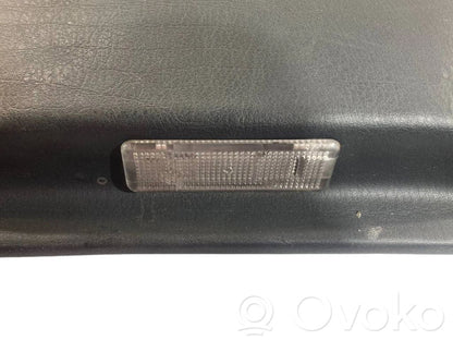 Apšuvums aizmugurējām durvīm