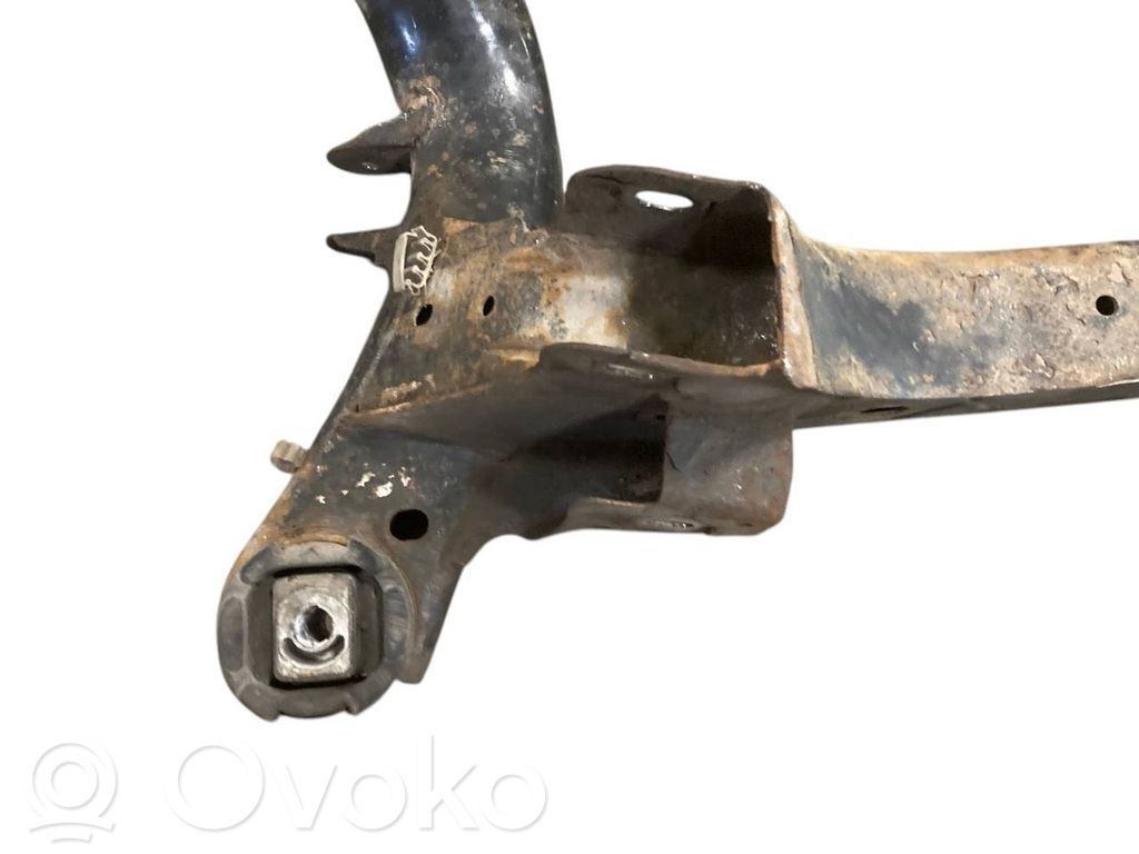 Pusrāmis aizmugurējais / priekšējais