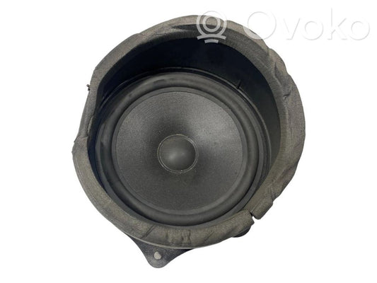 Speaker(s) in front door