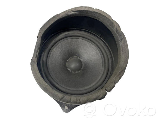 Skaļrunis (-i) priekšējās durvīs