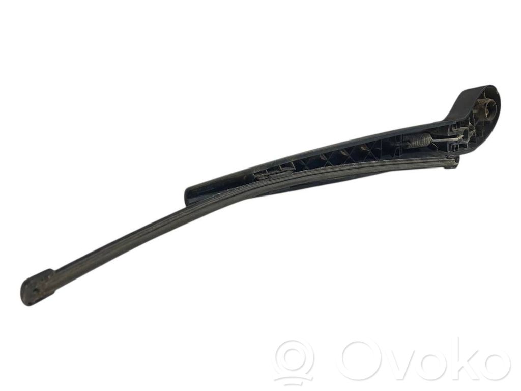 Aizmugurējā loga tīrītāja kājiņa