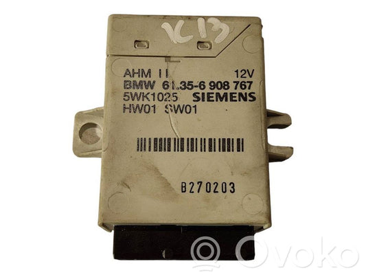 Piekabes āķa vadības bloks