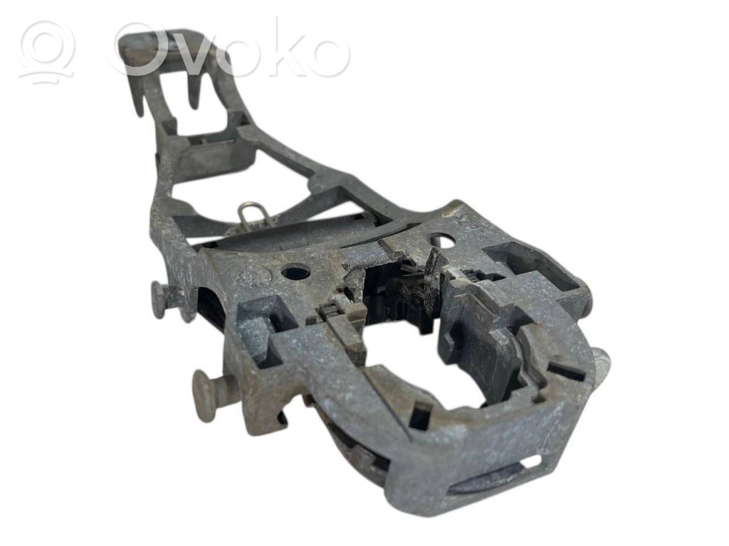 Aizmugurē turētājs / kronšteins ārējam atvēršanas rokturim