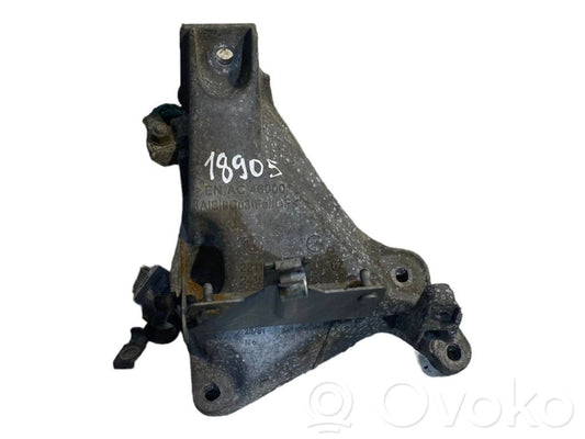 Engine mounting bracket